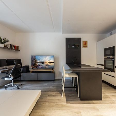 Comfy Apt With Private Parking & Balcony Milão Exterior foto