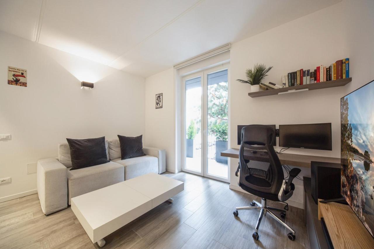 Comfy Apt With Private Parking & Balcony Milão Exterior foto