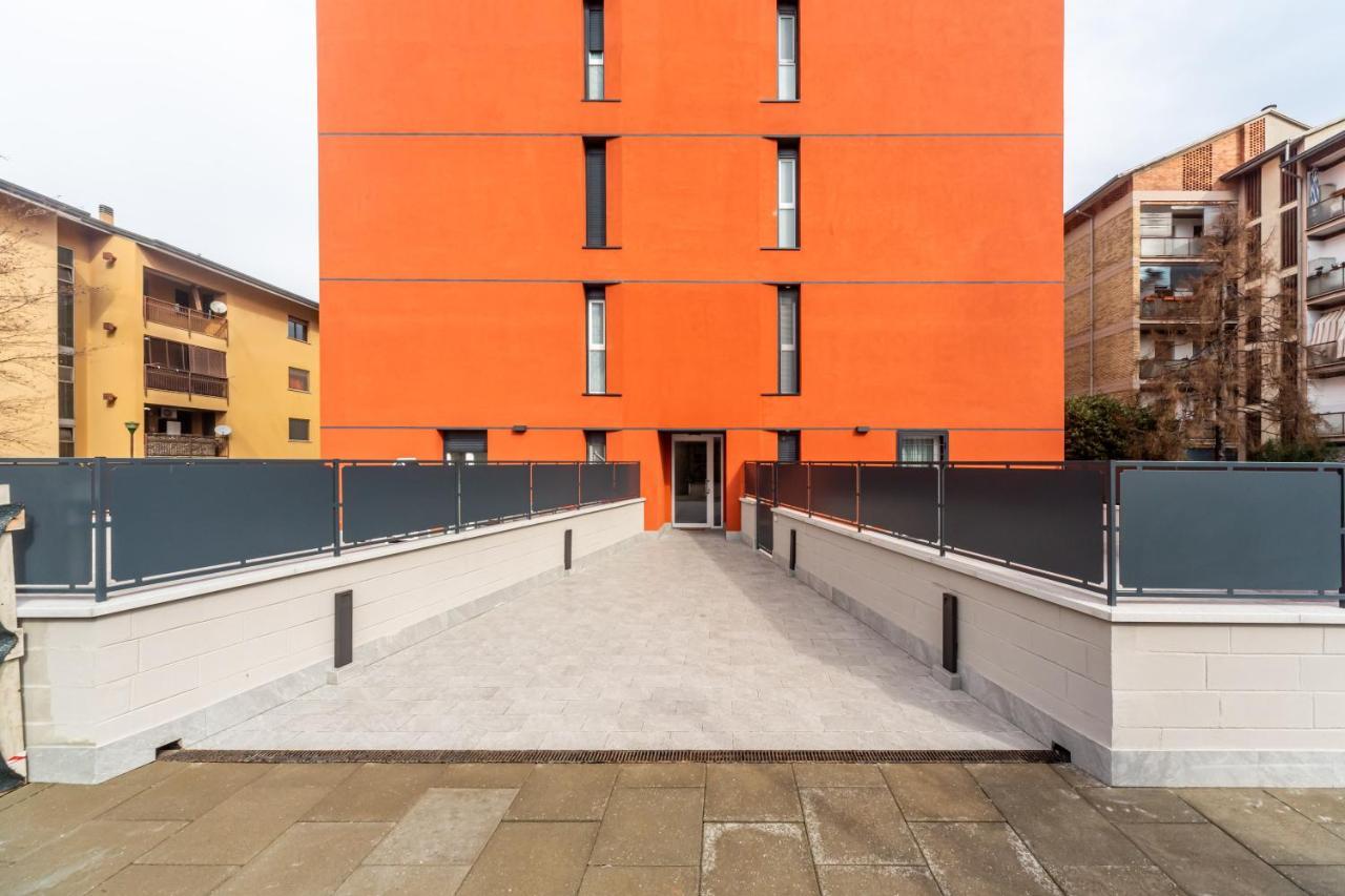 Comfy Apt With Private Parking & Balcony Milão Exterior foto