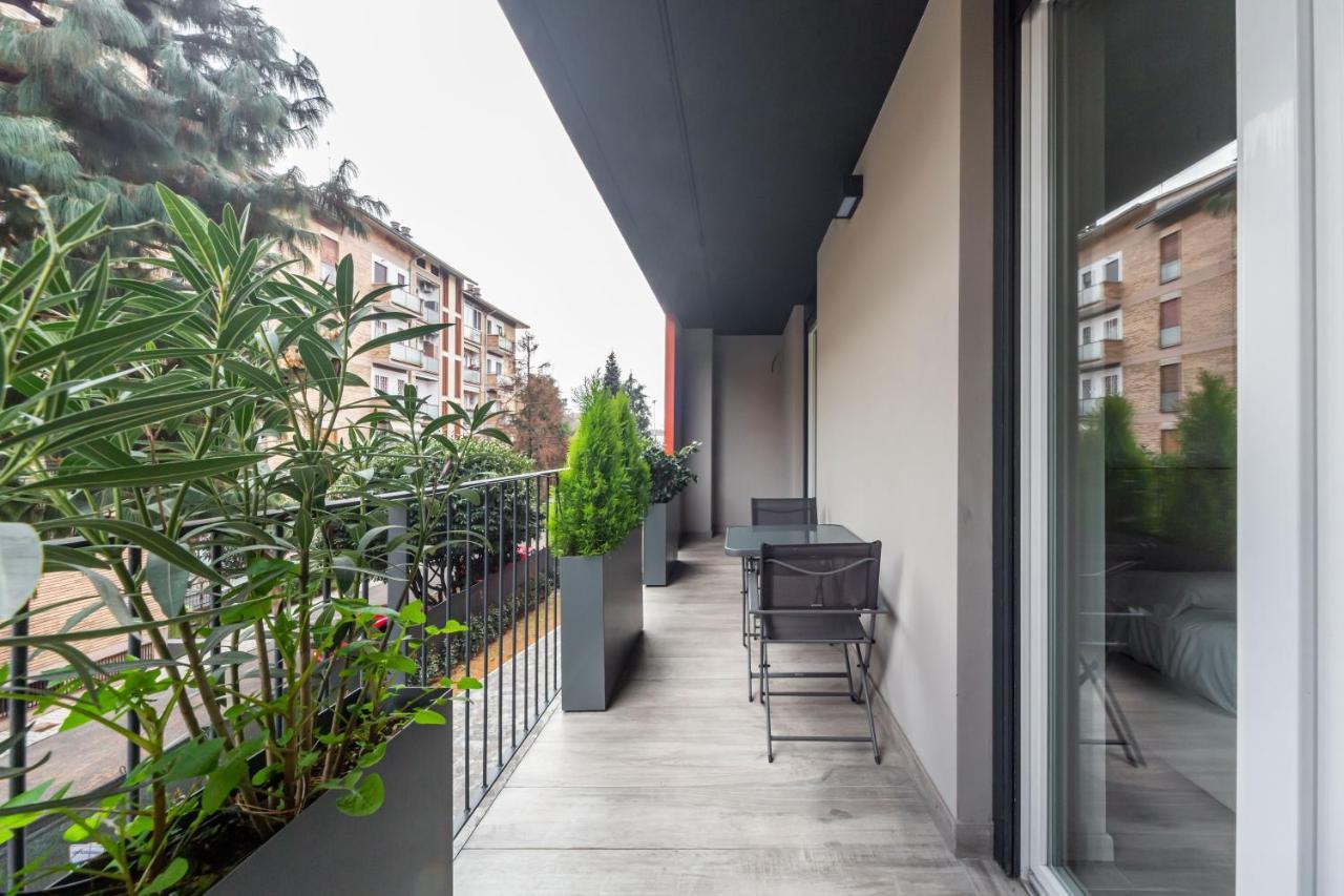 Comfy Apt With Private Parking & Balcony Milão Exterior foto