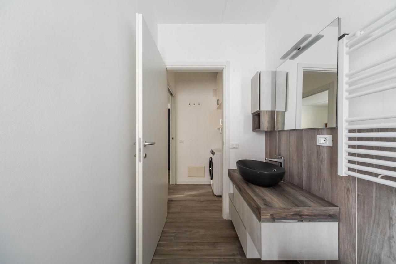 Comfy Apt With Private Parking & Balcony Milão Exterior foto